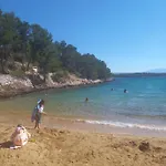 Marina Sa Parkingom * Jelsa (Hvar)