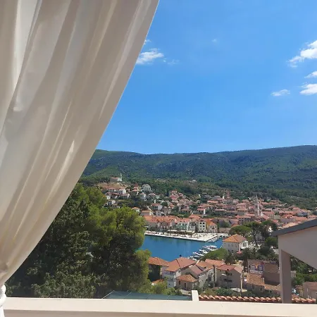 Marina Sa Parkingom Jelsa (Hvar)