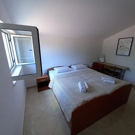 Marina Sa Parkingom Apartamento